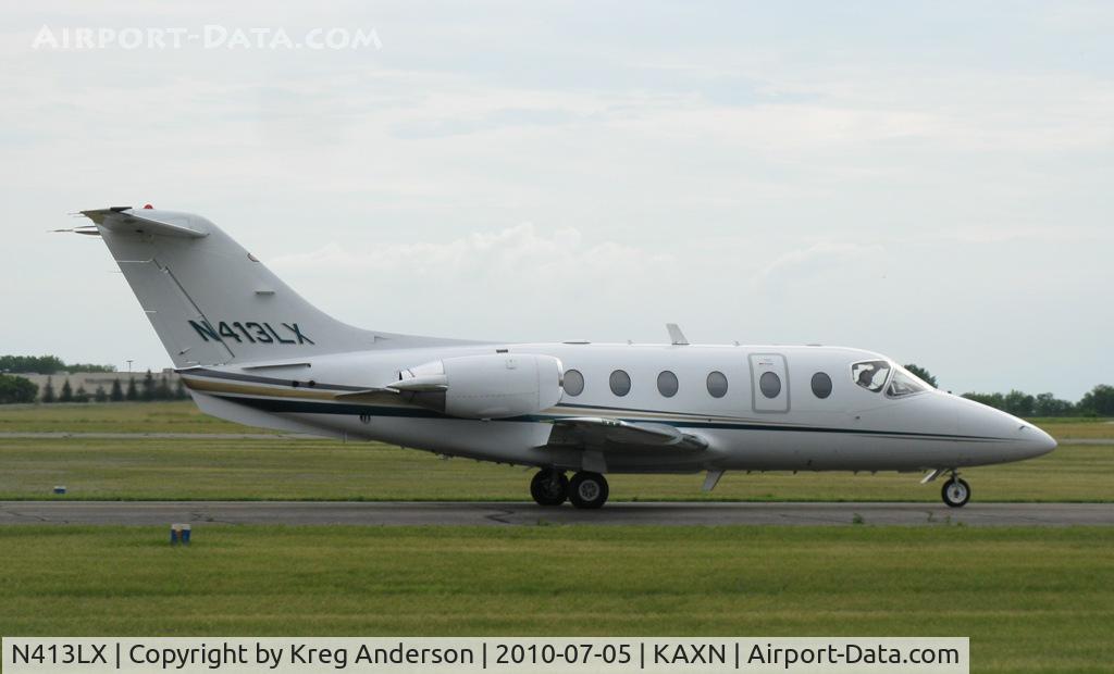 N413LX, 1998 Raytheon Beechjet 400A C/N RK-209, Raytheon 400A Beechjet taxiing to runway 13.