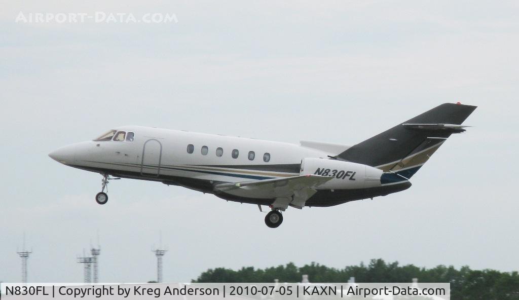 N830FL, 2000 Raytheon Hawker 800XP C/N 258483, Raytheon Hawker 800XP departing runway 13.