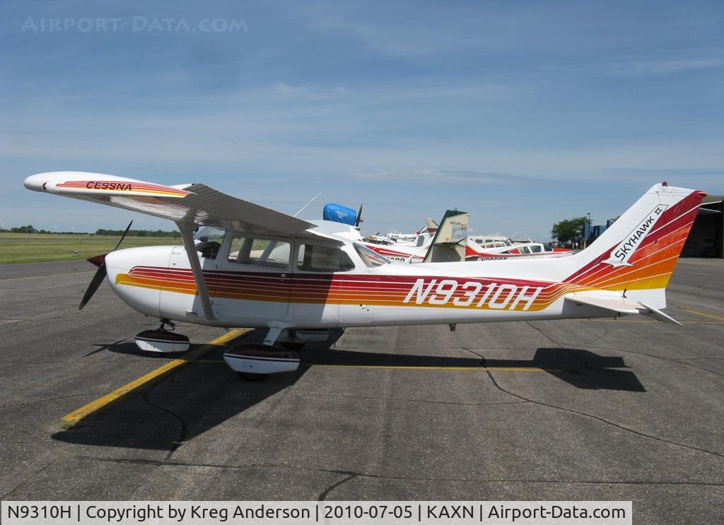 N9310H, 1975 Cessna 172M C/N 17266080, Cessna 172M Skyhawk on the line.
