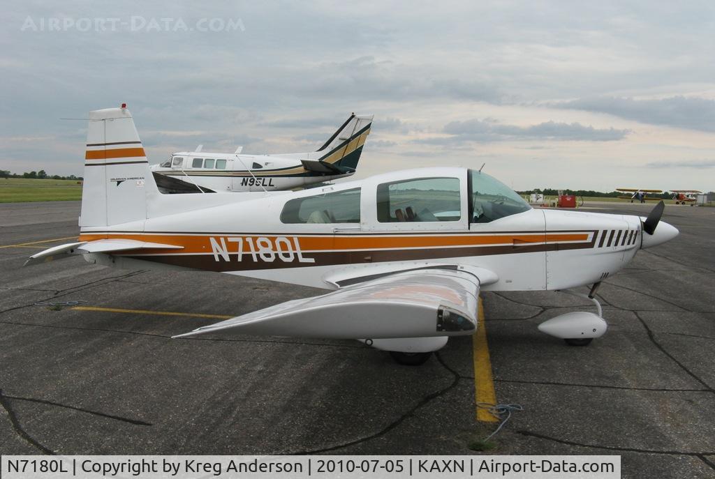 N7180L, 1974 Grumman American AA-5 Traveler C/N AA5-0680, Grumman AA-5 Tiger on the line.