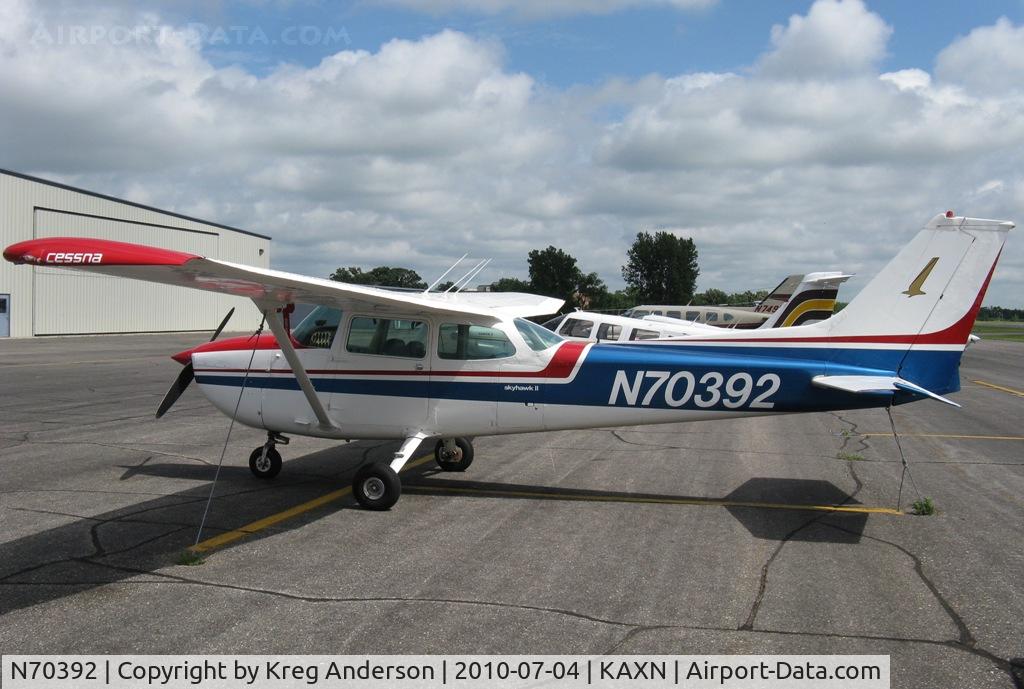 N70392, 1976 Cessna 172M C/N 17267211, Cessna 172M Skyhawk on the line.