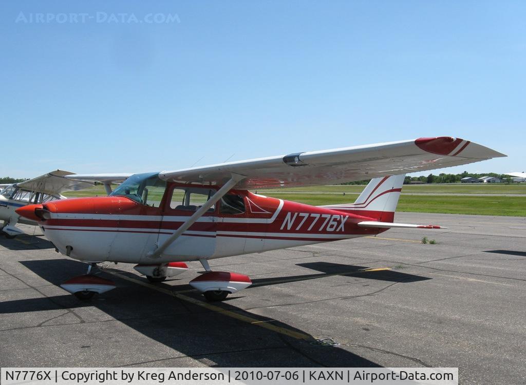N7776X, 1961 Cessna 172B C/N 17248276, Cessna 172B Skyhawk on the line.