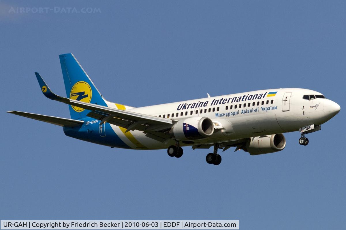 UR-GAH, 1999 Boeing 737-32Q C/N 29130, short final RW07R