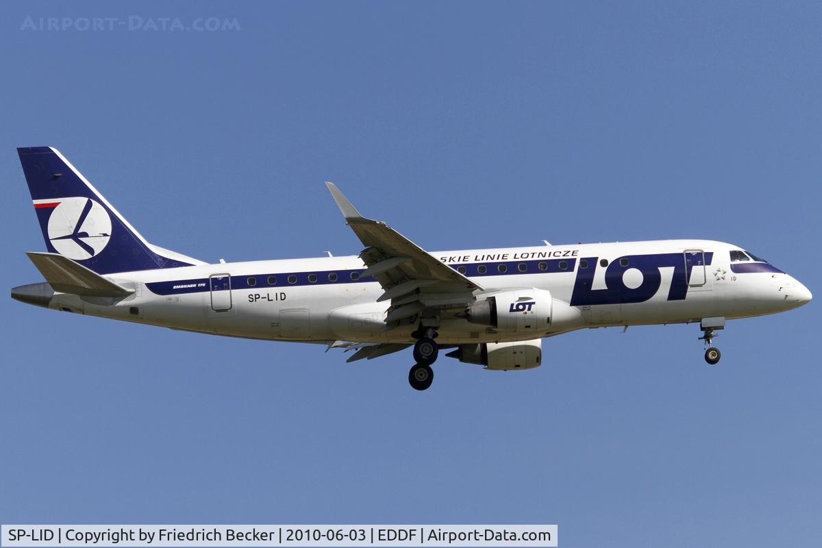 SP-LID, 2006 Embraer 175LR (ERJ-170-200LR) C/N 17000136, short final RW07R