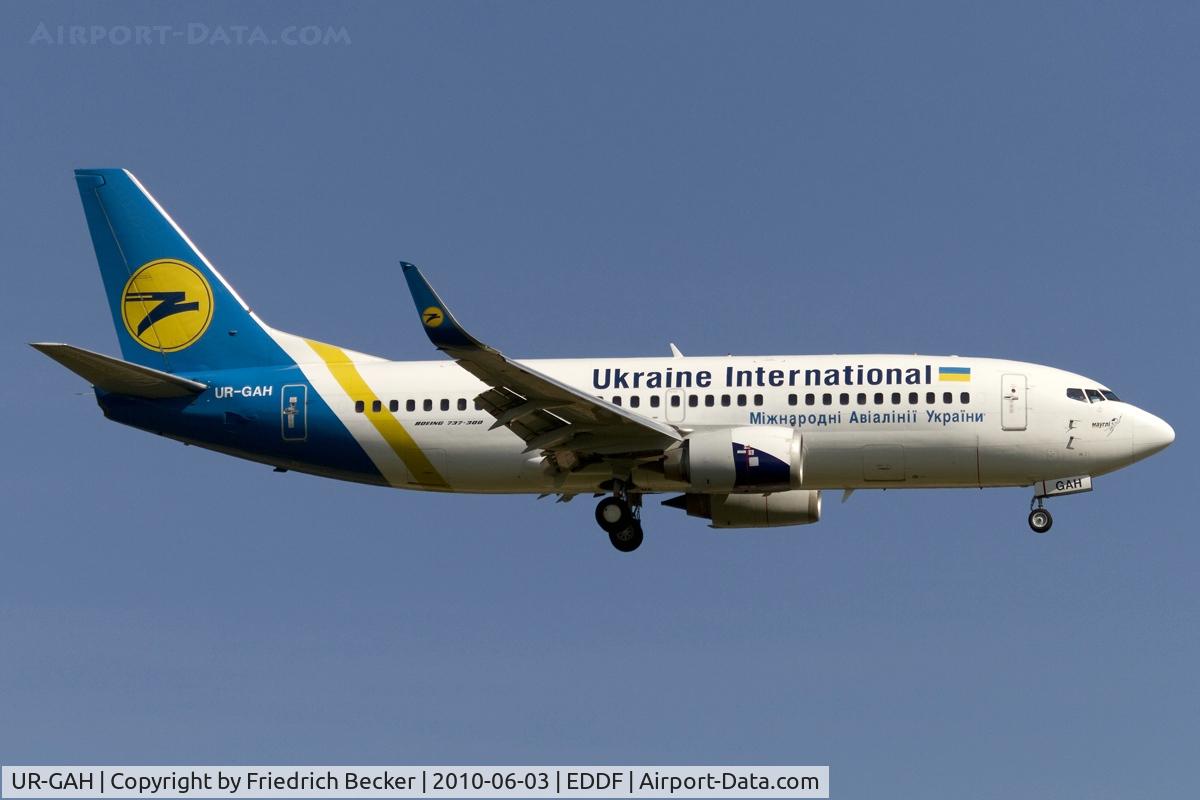 UR-GAH, 1999 Boeing 737-32Q C/N 29130, short final RW07R
