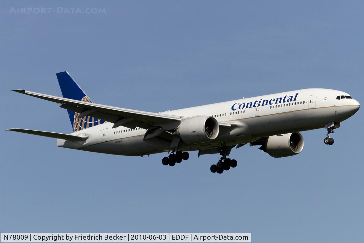 N78009, 1999 Boeing 777-224 C/N 29479, short final RW07R