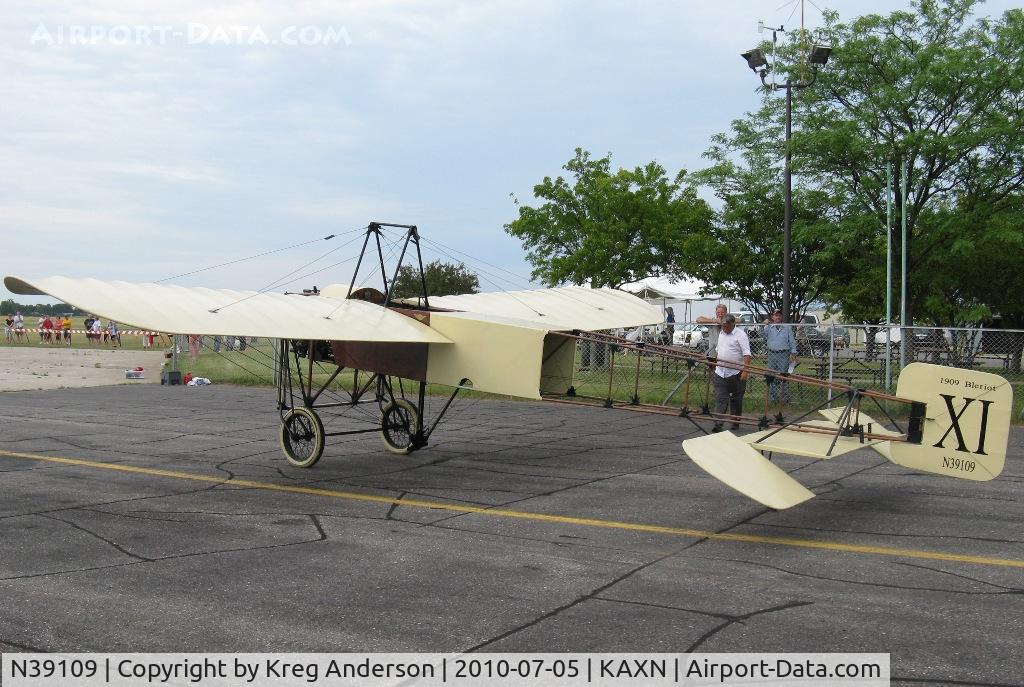 N39109, 2009 Bleriot XI Replica C/N AB3, American Barnstormers Tour 2010