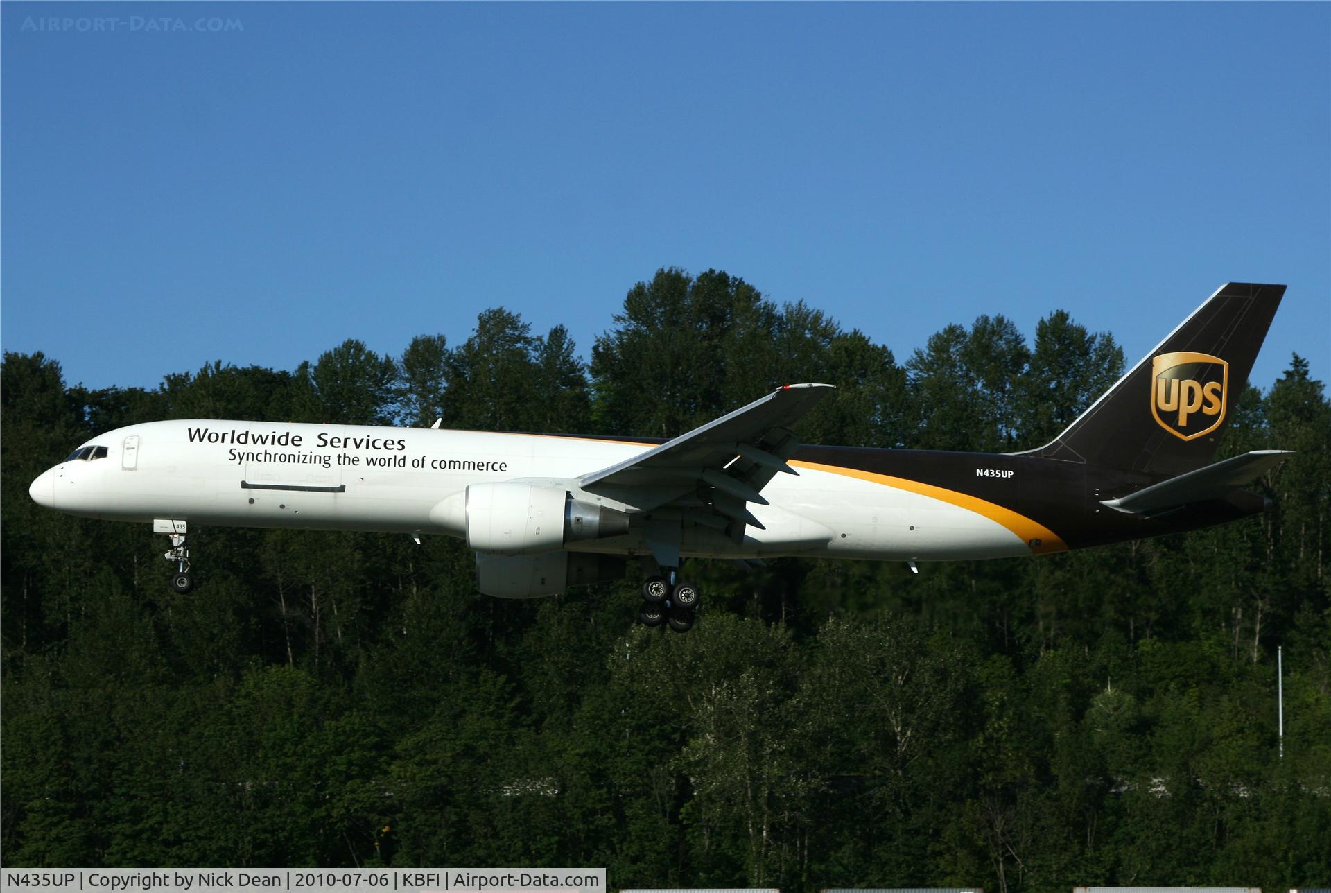 N435UP, 1993 Boeing 757-24APF C/N 25466, KBFI