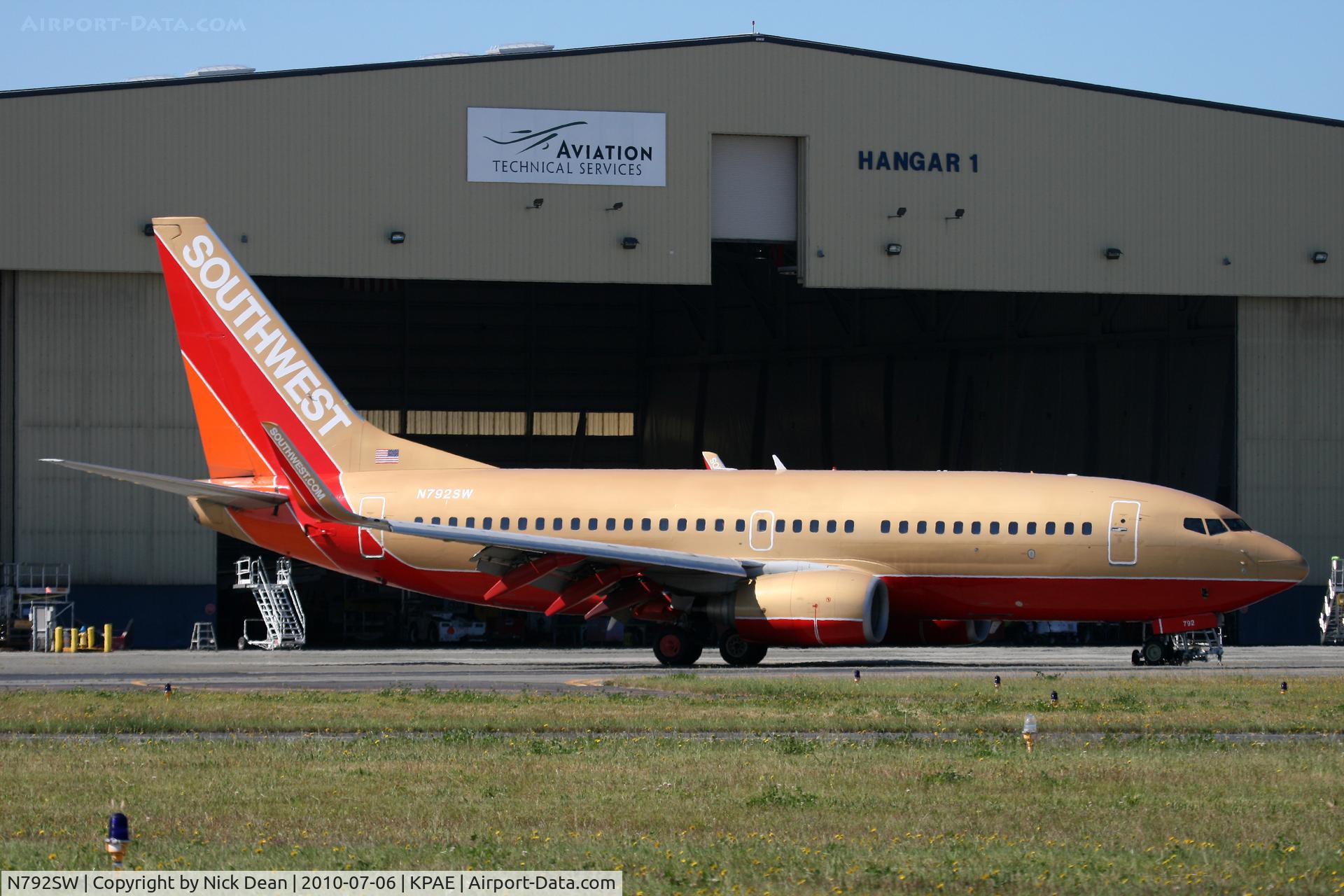 N792SW, 2000 Boeing 737-7H4 C/N 27887, KPAE