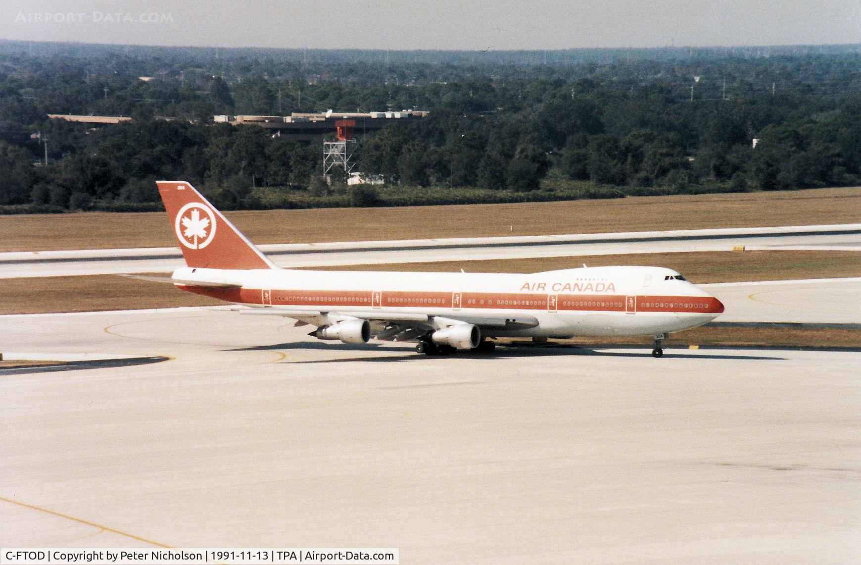C-FTOD, 1973 Boeing 747-133 C/N 20767, Boeing 747-133 of Air Canada taxying to the terminal at Tampa in November 1991.