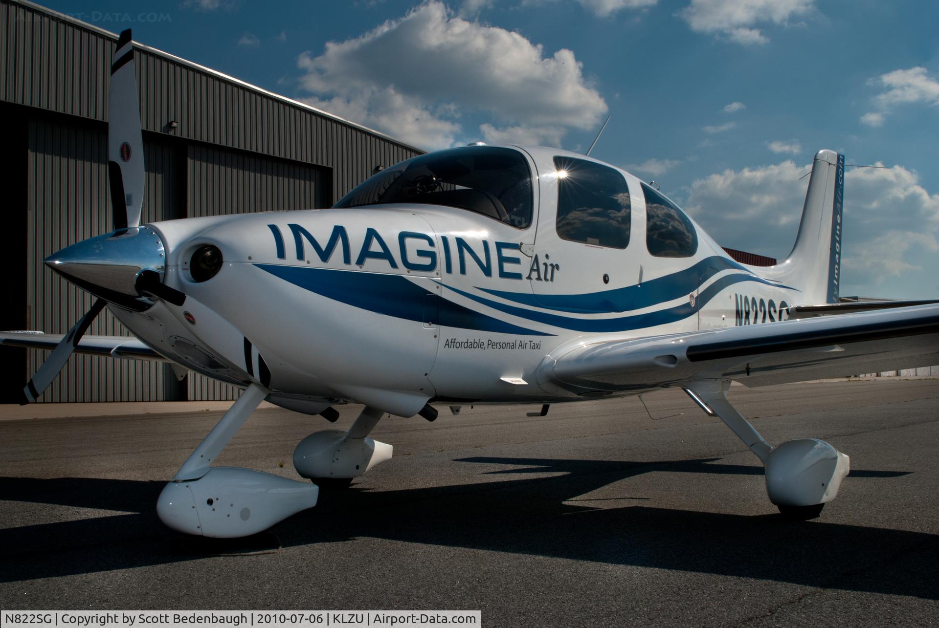 N822SG, 2005 Cirrus SR22 C/N 1503, ImagineAir's newest plane in the new striping scheme - The sixth plane, N822SG, in the Imagine Air fleet.