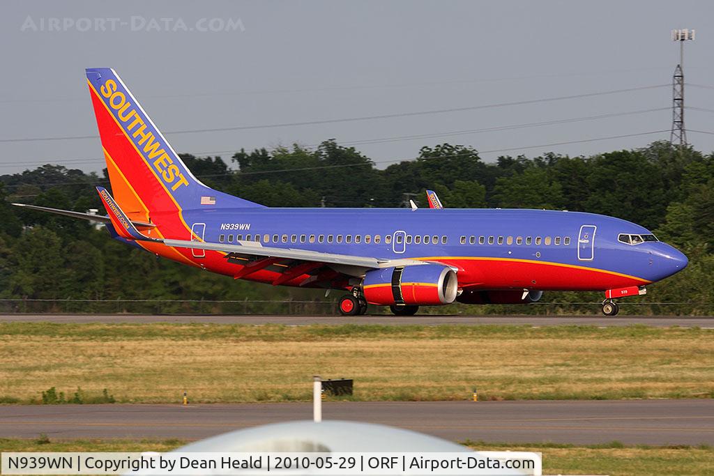 N939WN, 2009 Boeing 737-7H4 C/N 36646, Southwest Airlines N939WN (FLT SWA21) slowing down on RWY 23 after arrival from Baltimore/Washington Int'l (KBWI).