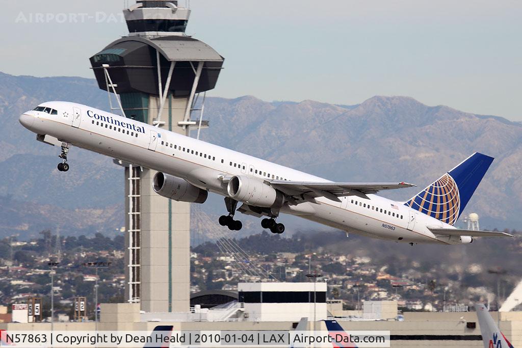 N57863, 2001 Boeing 757-33N C/N 32587, Continental Airlines N57863 (FLT COA394) climbing out from RWY 25R enroute to Houston Bush Intercontinental (KIAH).
