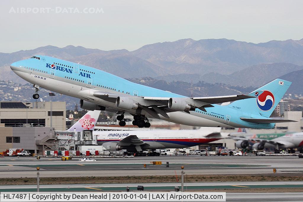 HL7487, 1992 Boeing 747-4B5 C/N 26393, Korean Air HL7487 (FLT KAL18) departing RWY 25R enroute to Seoul Incheon Int'l (RKSI).