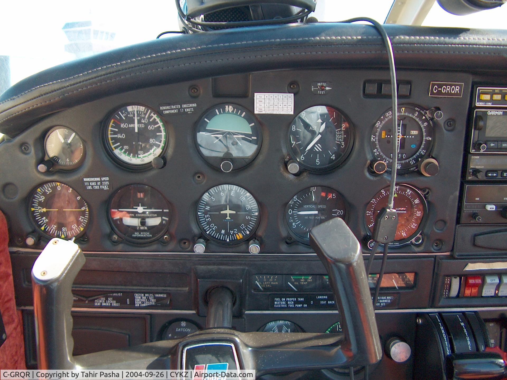 C-GRQR, 1979 Piper PA-28-161 C/N 28-7916369, Cockpit