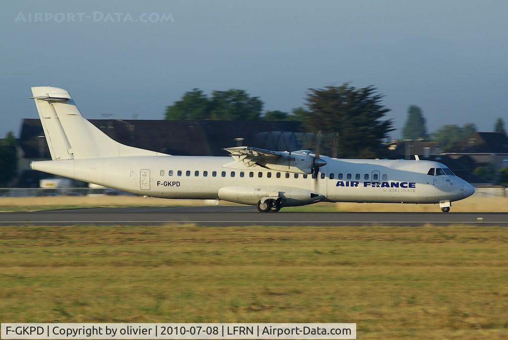 F-GKPD, 1990 ATR 72-202 C/N 177, Taking-of from Rennes St Jacques. Note the vortex at the end of the blades.
