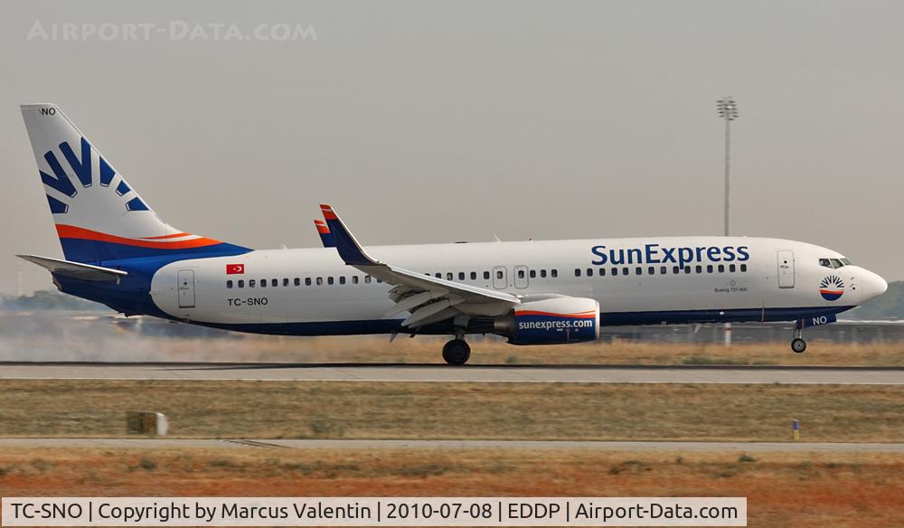 TC-SNO, 2010 Boeing 737-8HC C/N 40776, Landing in LEJ / EDDP RWY South in the early morning.