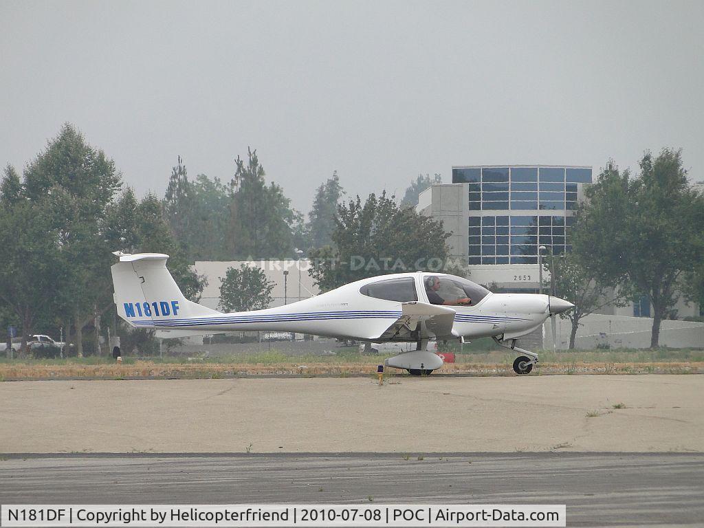 N181DF, 2004 Diamond DA-40 Diamond Star C/N 40.382, Taxiing to runway 26L