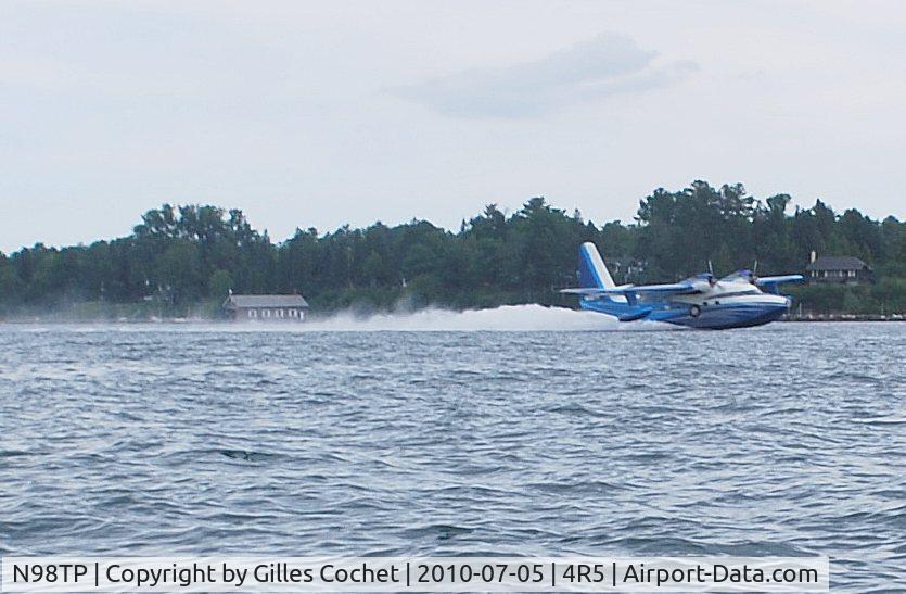 N98TP, 1951 Grumman HU-16B Albatross C/N G-243, As seen Monday July 5th, 2010.
Landing in front of La Pointe, Madeline Island.