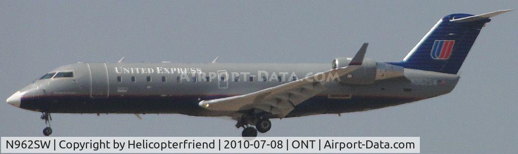 N962SW, 2003 Bombardier CRJ-200ER (CL-600-2B19) C/N 7859, On final to 26L