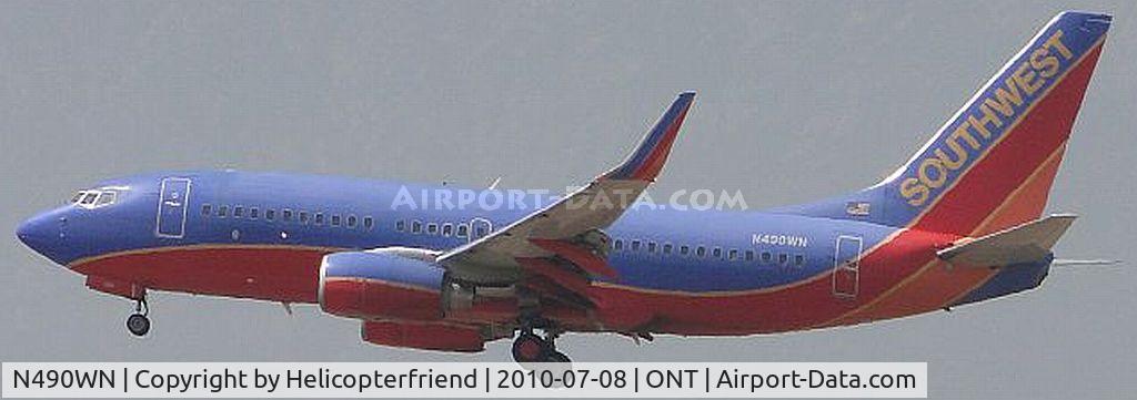 N490WN, 2004 Boeing 737-7H4 C/N 32476, Inbound and on final to 26L