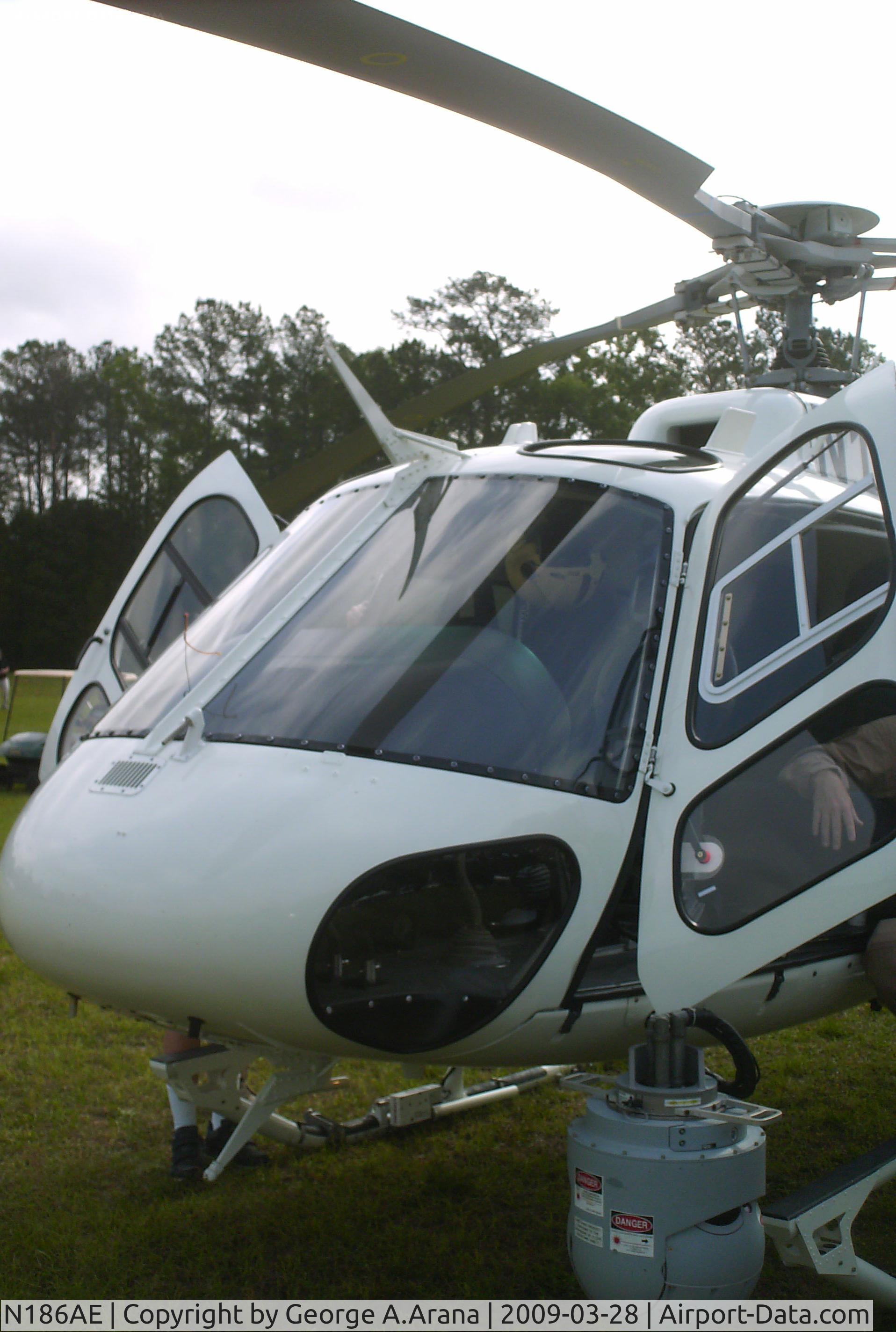 N186AE, 2004 Eurocopter AS-350B-3 Ecureuil Ecureuil C/N 3872, Port front quarter view and detail