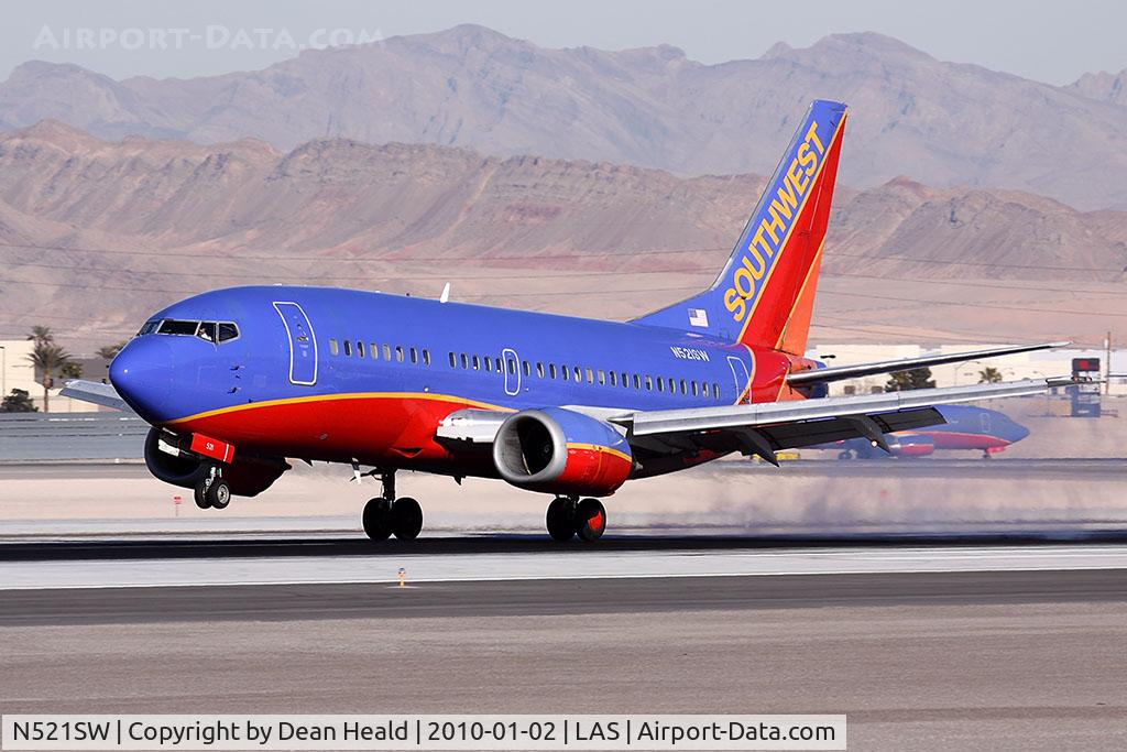 N521SW, 1991 Boeing 737-5H4 C/N 25320, Southwest Airlines N521SW (FLT SWA61) from Phoenix Sky Harbor Int'l (KPHX) landing RWY 25L. Nice to see a 500-series aircraft. These are pretty rare.