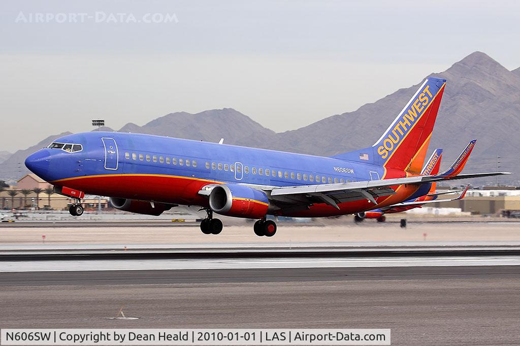 N606SW, 1995 Boeing 737-3H4 C/N 27926, Southwest Airlines N606SW (FLT SWA5677) from Sacramento Int'l (KSMF) landing RWY 25L.