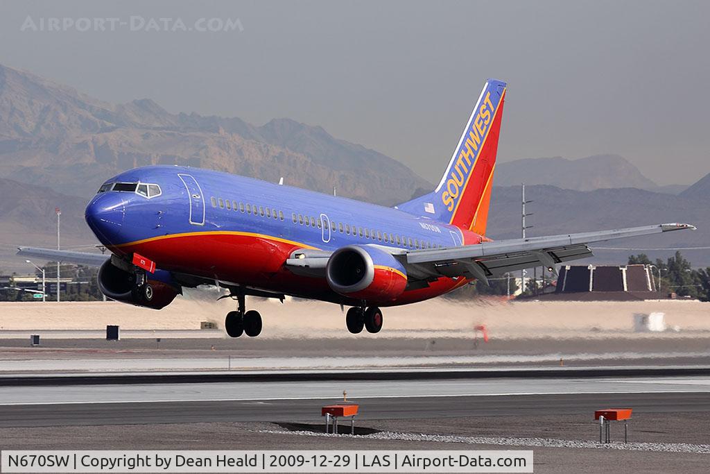 N670SW, 1988 Boeing 737-3G7 C/N 23784, Southwest Airlines N670SW (FLT SWA2769) from Albuquerque Sunport Int'l (KABQ) landing RWY 25L.