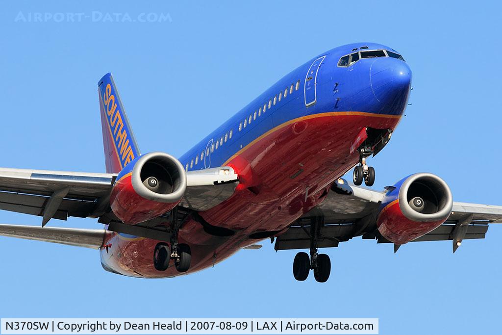 N370SW, 1993 Boeing 737-3H4 C/N 26597, Southwest Airlines N370SW (FLT SWA1139) arriving from Las Vegas McCarran Int'l (KLAS) to RWY 24R.