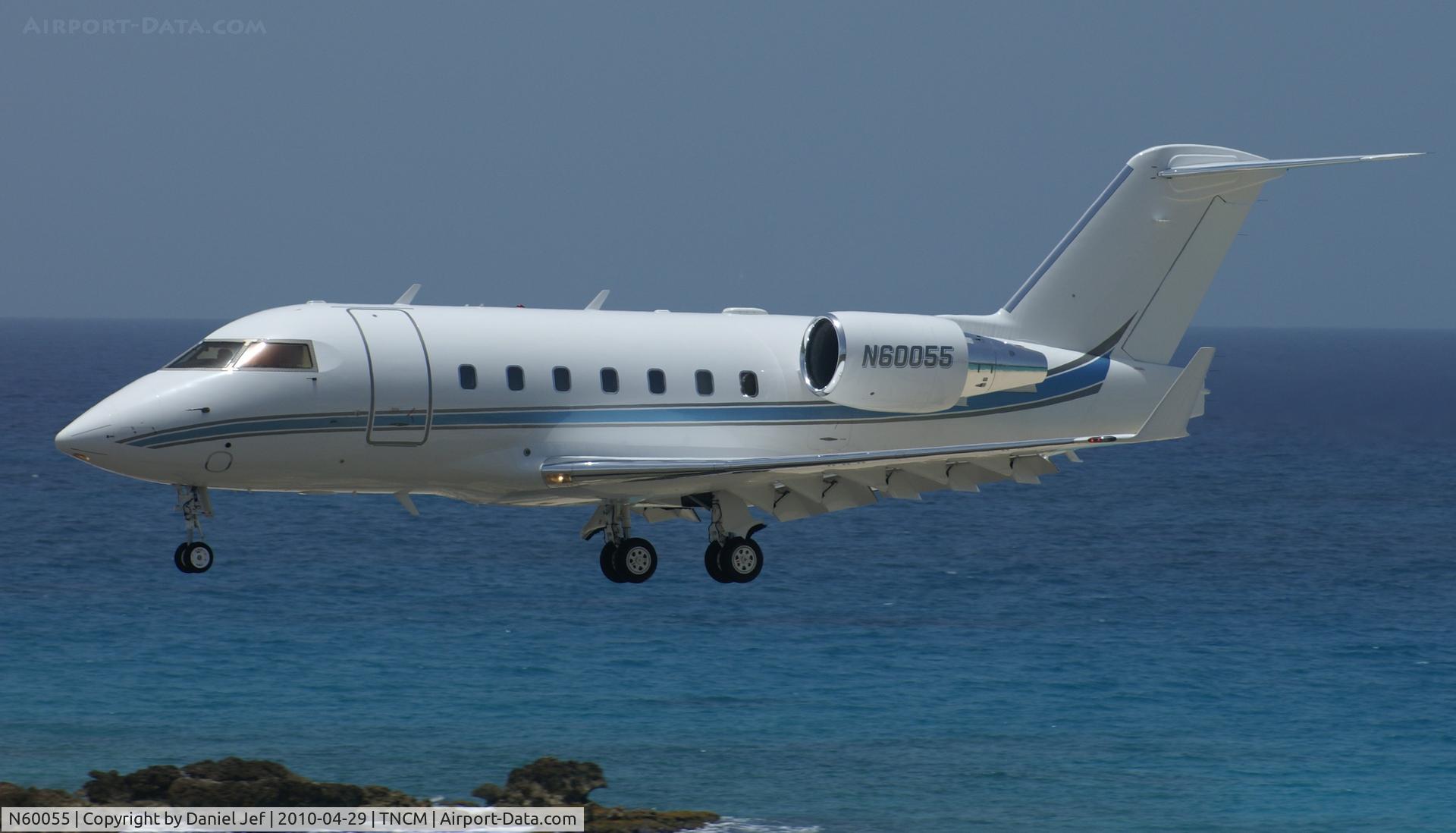 N60055, 1999 Bombardier Challenger 604 (CL-600-2B16) C/N 5400, N60055 over the tresh hold at TNCM