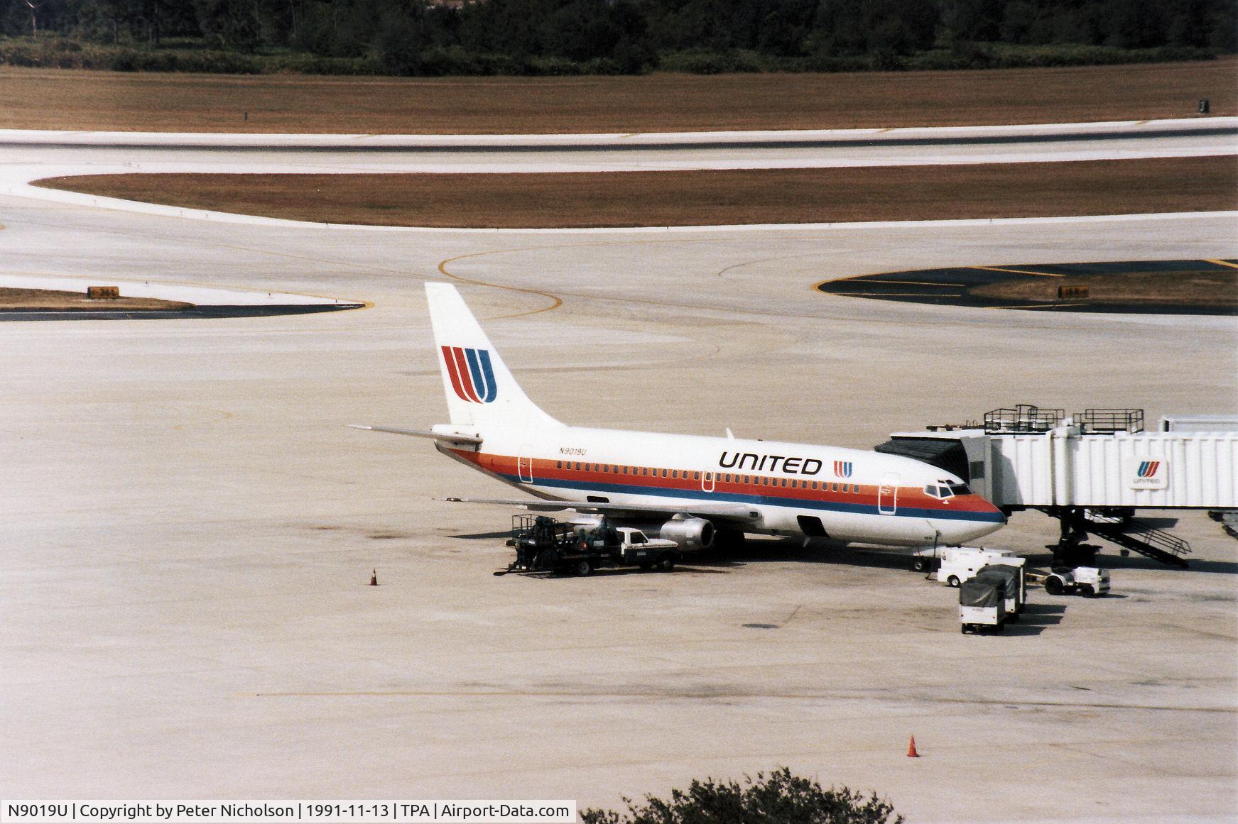 N9019U, 1968 Boeing 737-222 C/N 19057, Boeing 737-222 of United Airlines at the terminal at Tampa in November 1991.
