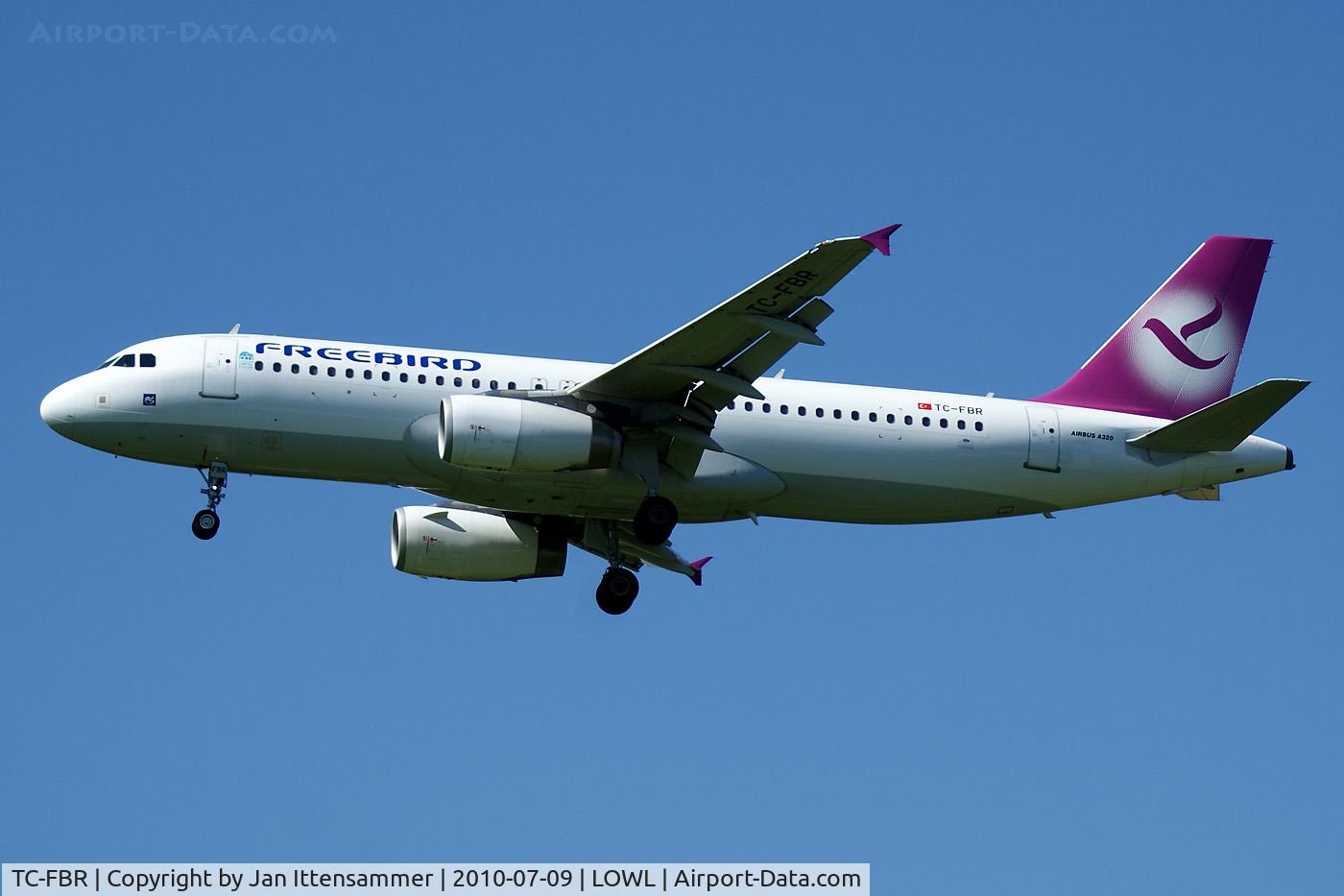 TC-FBR, 2005 Airbus A320-232 C/N 2524, Sky Airlines at Linz