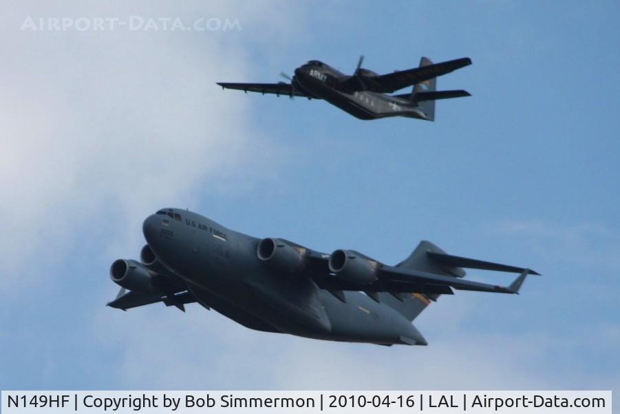 N149HF, 1962 De Havilland Canada DHC-4A Caribou C/N 85, Overflying Sun N Fun 2010 w/C-17A Globemaster, 98-0055.
