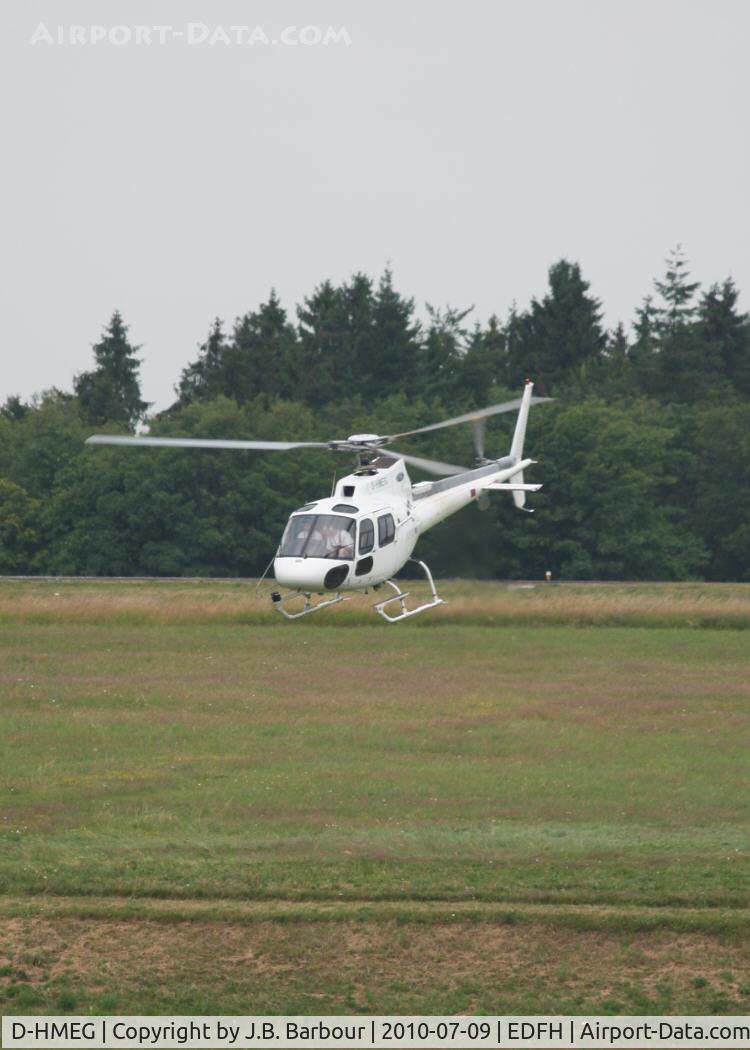 D-HMEG, Aerospatiale AS-350B-2 Ecureuil C/N 3066, Eurocopter AS-350B-2 Ecureuil.  The piloto had a hold on this bird today.  They were doing center circles and a few of different approaches.