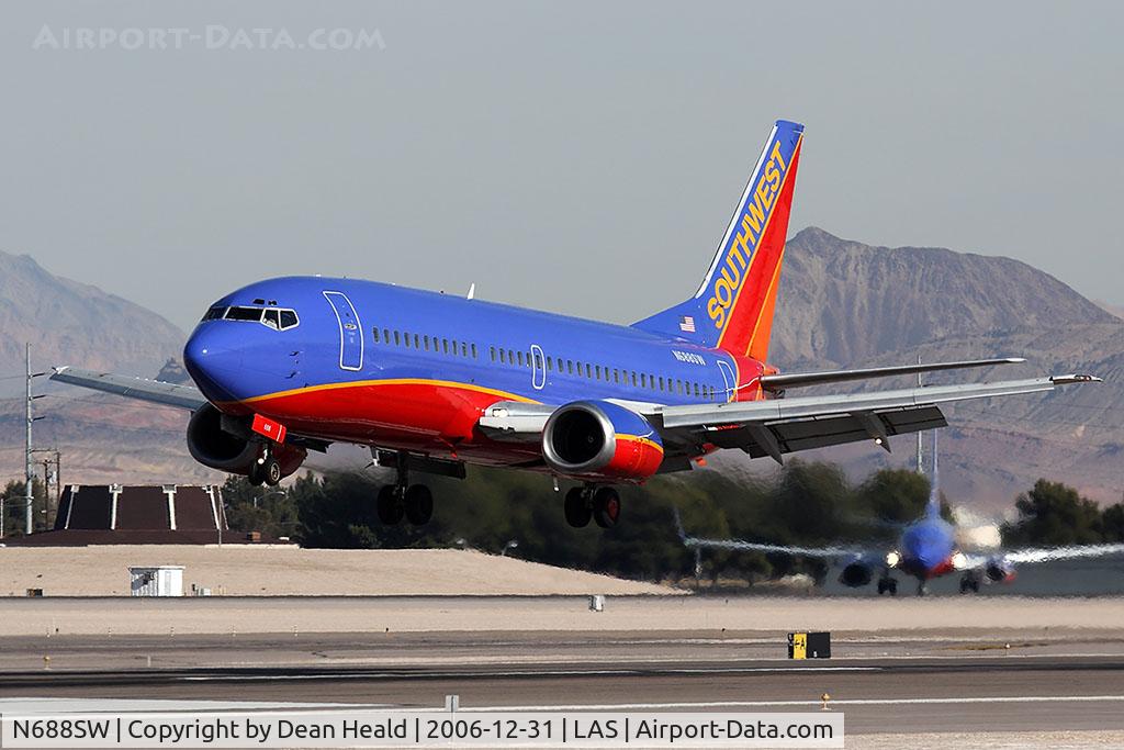 N688SW, 1985 Boeing 737-3Q8 C/N 23254, Southwest Airlines N688SW (FLT SWA1123) from Sacramento Int'l (KSMF) landing RWY 25L.