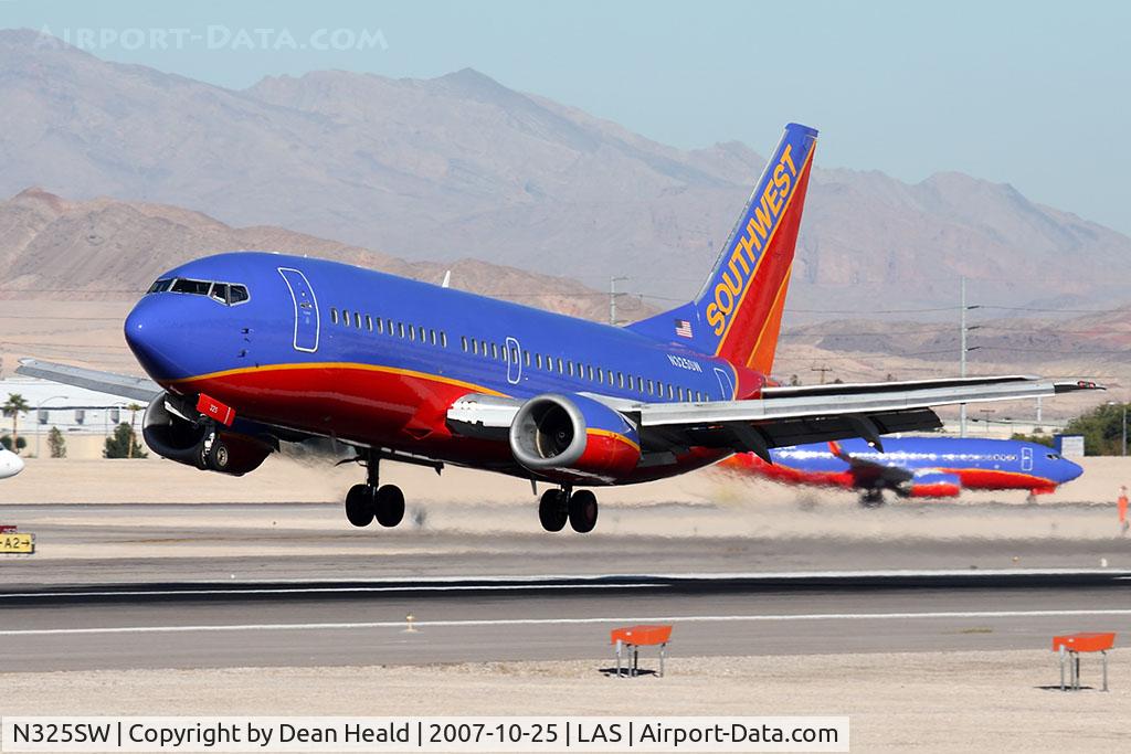N325SW, 1987 Boeing 737-3H4 C/N 23689, Southwest Airlines N325SW (FLT SWA2074) from Sacramento Int'l (KSMF) landing RWY 25L.