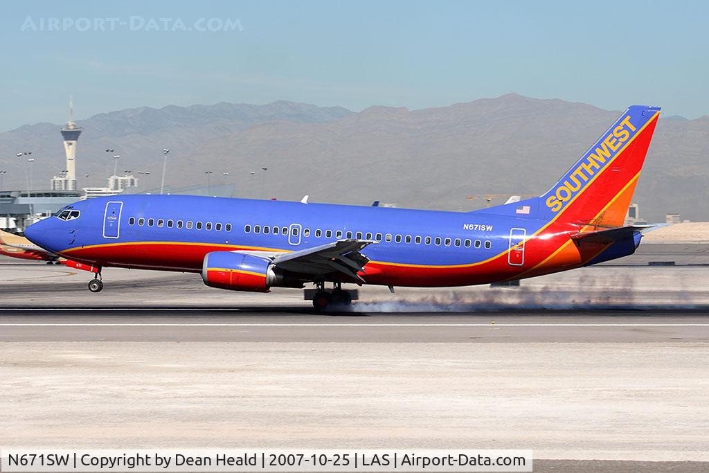 N671SW, 1988 Boeing 737-3G7 C/N 23785, Southwest Airlines N671SW (FLT SWA203) from Los Angeles Int'l (KLAX) landing RWY 25L.