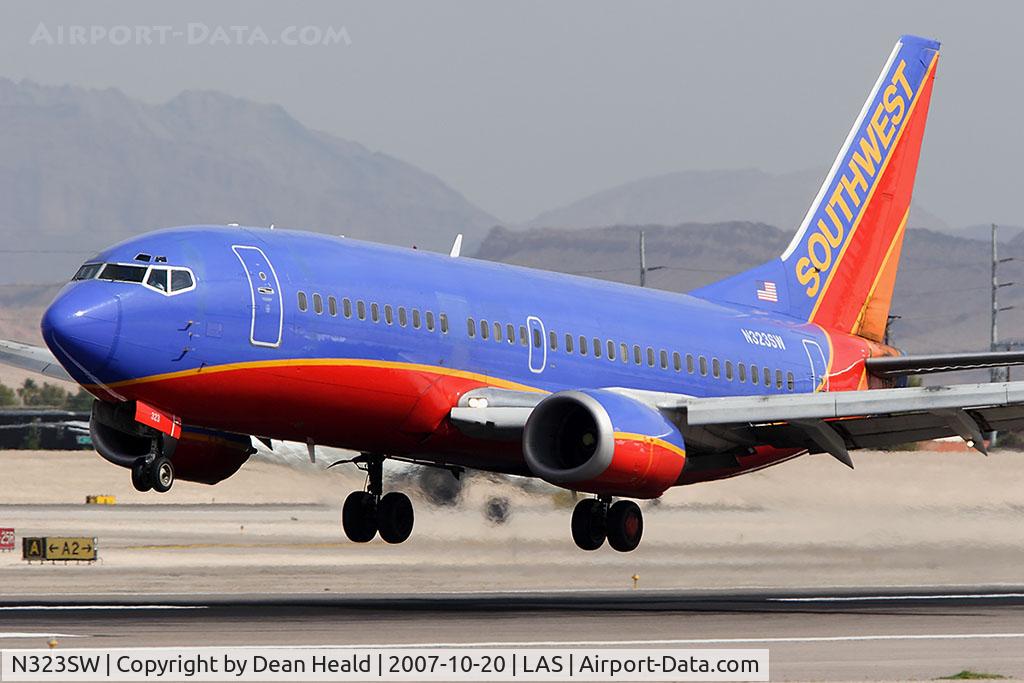 N323SW, 1987 Boeing 737-3H4 C/N 23344, Southwest Airlines N323SW (FLT SWA1780) from Phoenix/Sky Harbor Int'l (KPHX) landing RWY 25L.