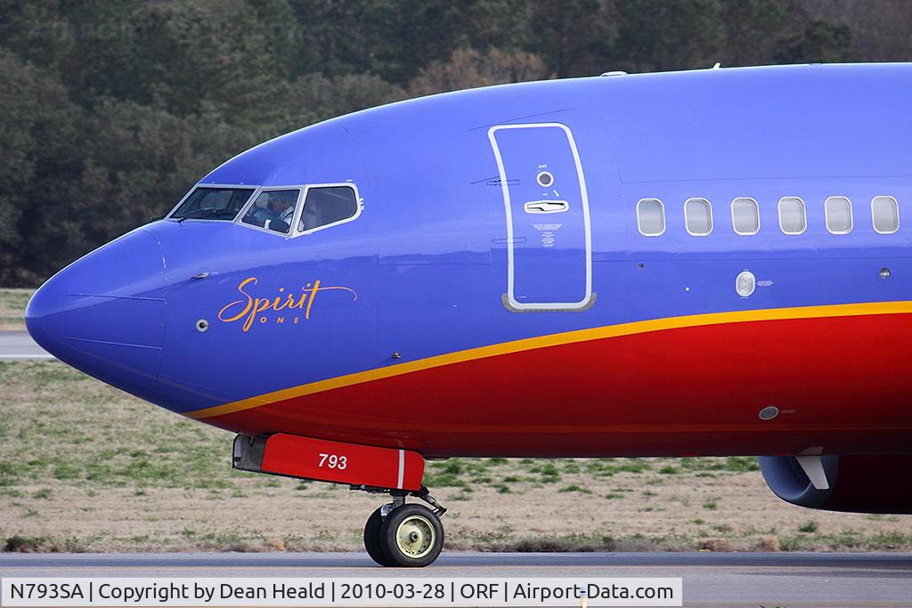 N793SA, 2001 Boeing 737-7H4 C/N 27888, Nose shot of Southwest Airlines 