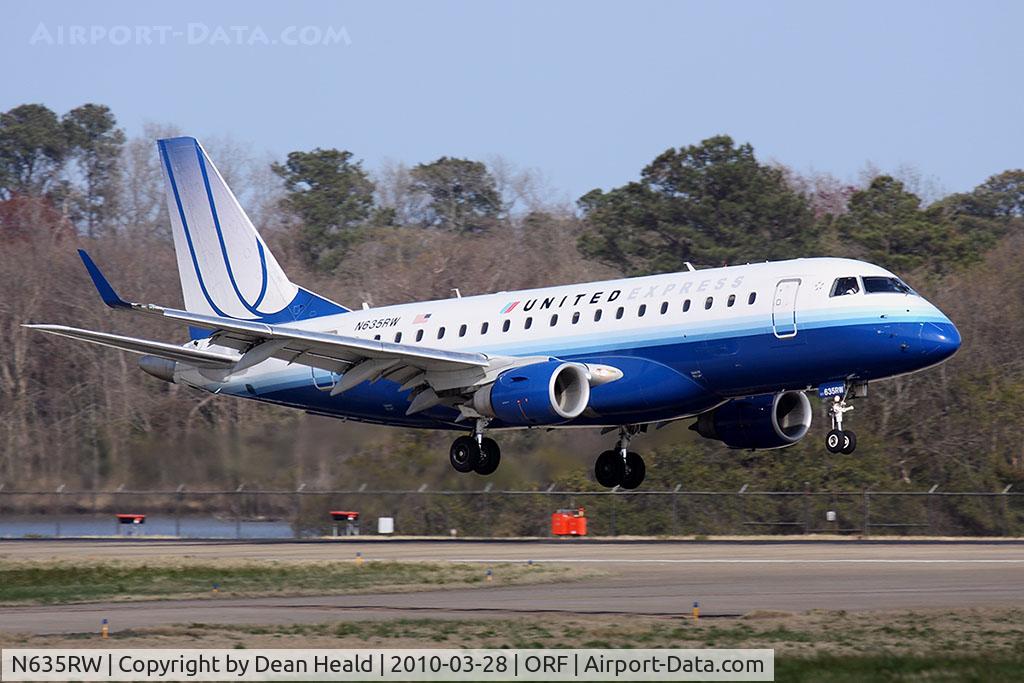 N635RW, 2004 Embraer 170SE (ERJ-170-100SE) C/N 17000056, United Express (Shuttle America) N635RW (FLT TCF7694) from Washington Dulles Int'l (KIAD) landing RWY 23.