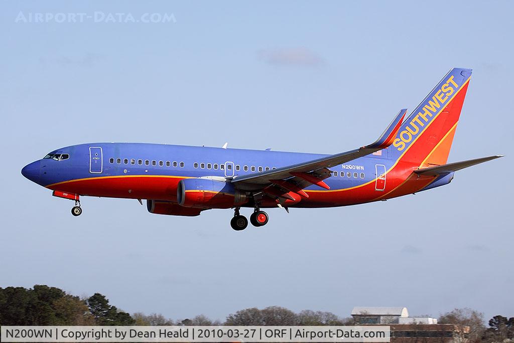N200WN, 2005 Boeing 737-7H4 C/N 32482, Southwest Airlines N200WN (FLT SWA3685) arriving from Las Vegas McCarran Int'l (KLAS), with continuing service to Baltimore/Washington Int'l (KBWI).