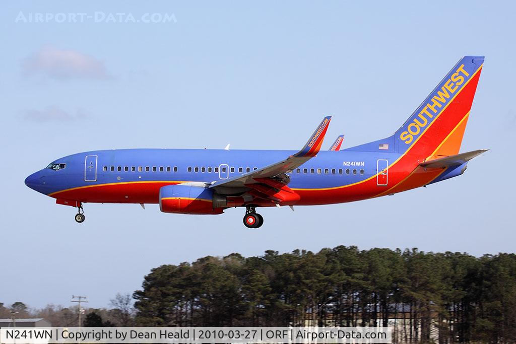 N241WN, 2006 Boeing 737-7H4 C/N 32504, Southwest Airlines N241WN (FLT SWA1816) arriving from Jacksonville Int'l (KJAX).