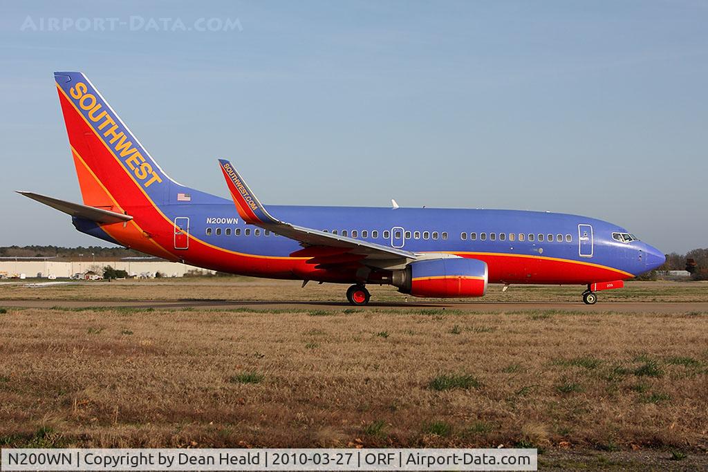 N200WN, 2005 Boeing 737-7H4 C/N 32482, Southwest Airlines N200WN (FLT SWA3685) taxiing to RWY 5 for departure to Baltimore/Washington Int'l (KBWI). This is a continuation of the flight from Las Vegas McCarran Int'l (KLAS).