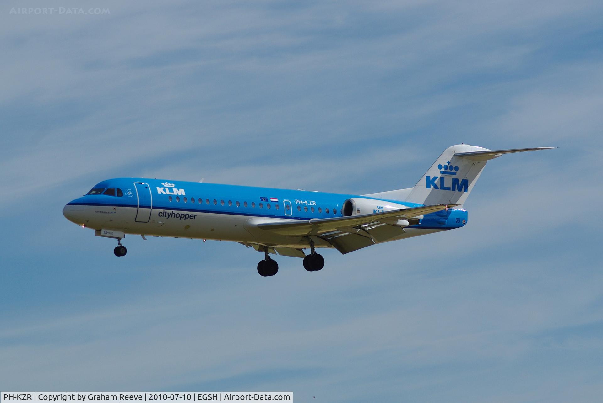 PH-KZR, 1995 Fokker 70 (F-28-0070) C/N 11551, Landing at Norwich.