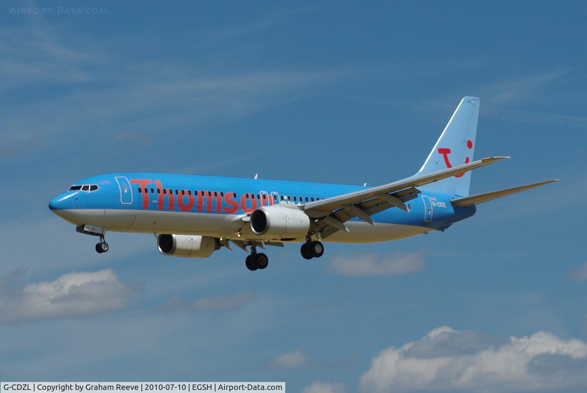 G-CDZL, 2000 Boeing 737-804 C/N 30465, On finals.