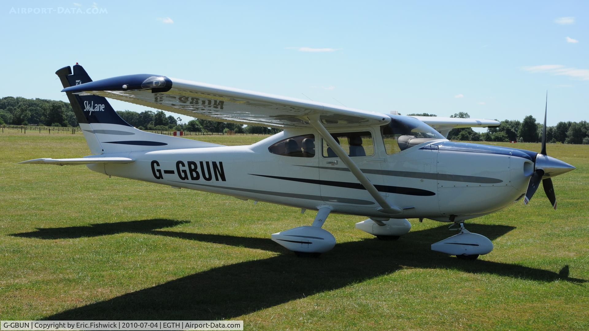 G-GBUN, 2003 Cessna 182T Skylane C/N 18281280, G-GBUN at Shuttleworth American Air Display 4th. July 2010
