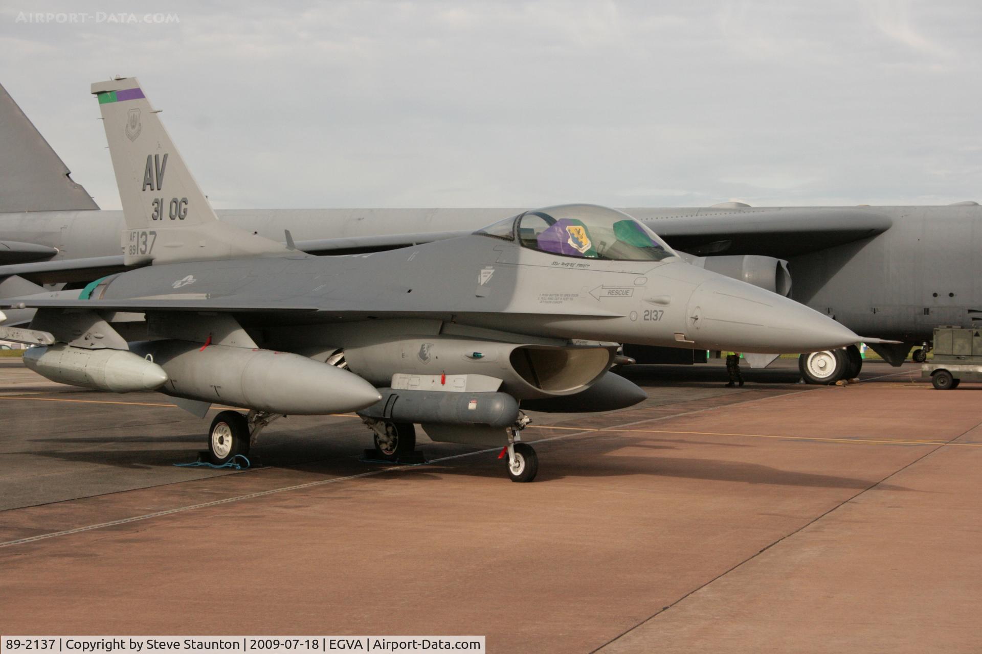 89-2137, 1989 General Dynamics F-16CG Night Falcon C/N 1C-290, Taken at the Royal International Air Tattoo 2009