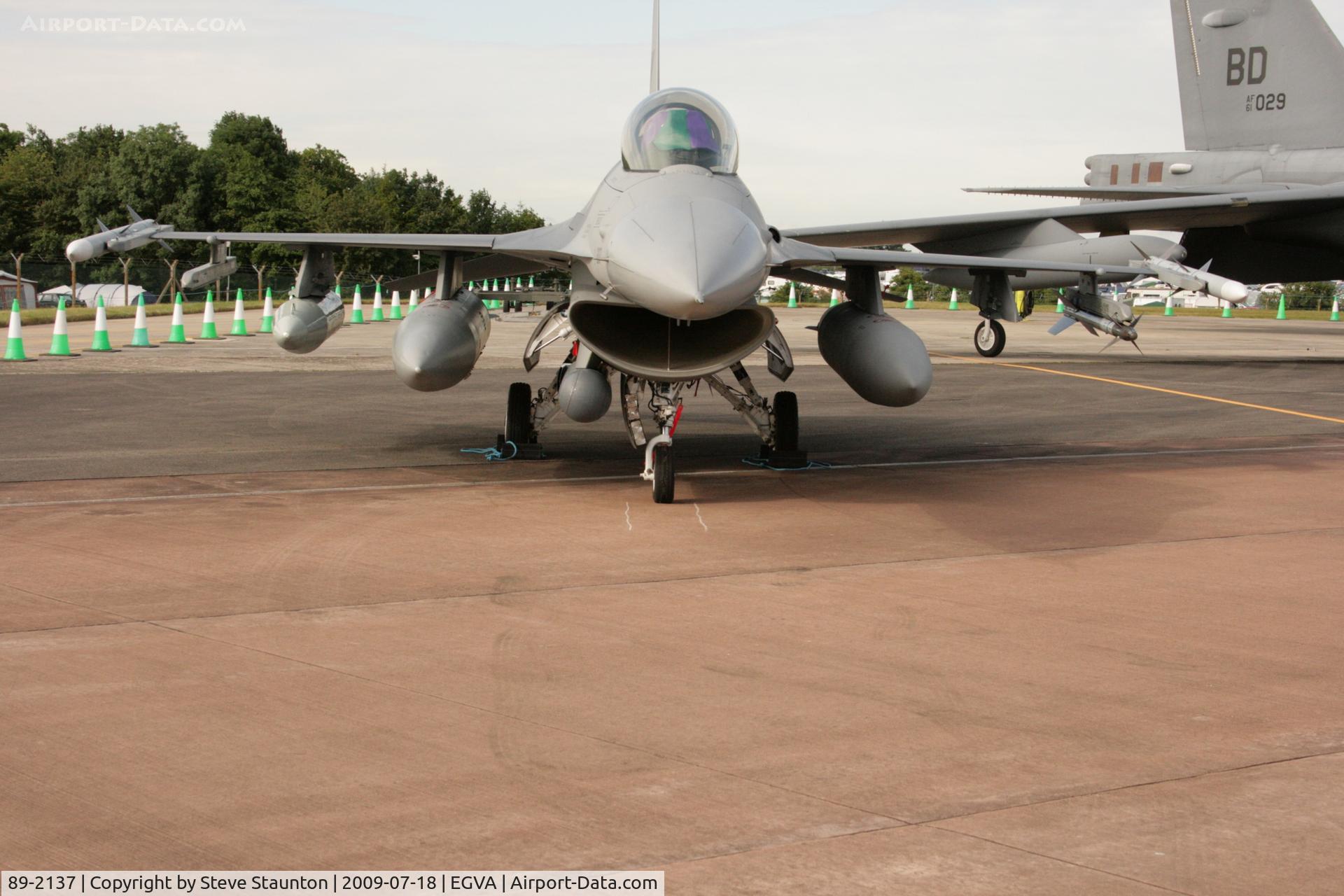 89-2137, 1989 General Dynamics F-16CG Night Falcon C/N 1C-290, Taken at the Royal International Air Tattoo 2009