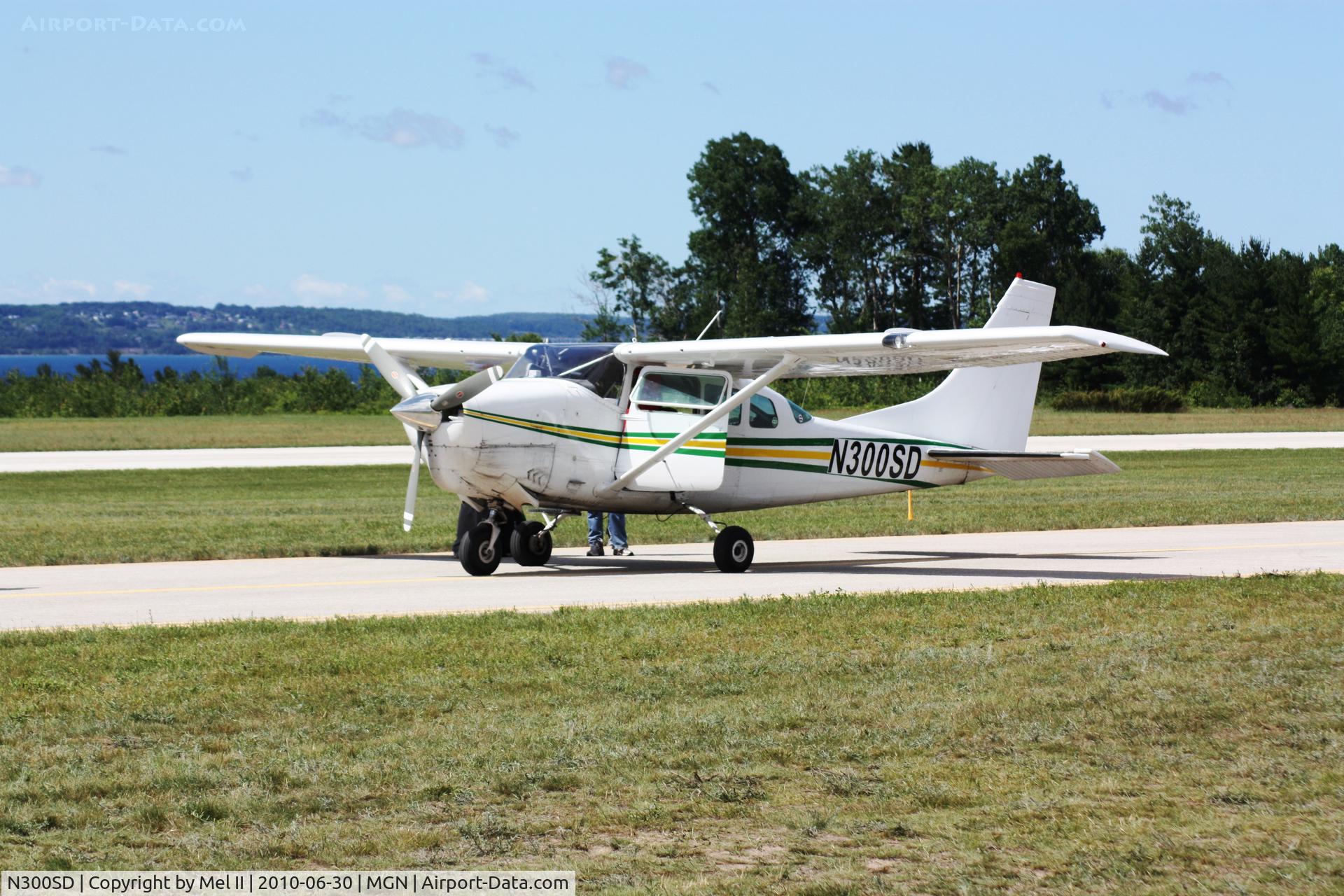 N300SD, 1967 Cessna U206B Super Skywagon C/N U2060819, One of the planes used by Skydive Harbor Springs to break the Guiness Book of World Record for the most tandem jumps in a 24 hour period.